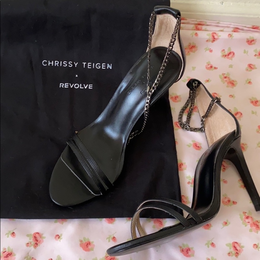 Chrissy Teigen black ankle strap heel Sz 5.5